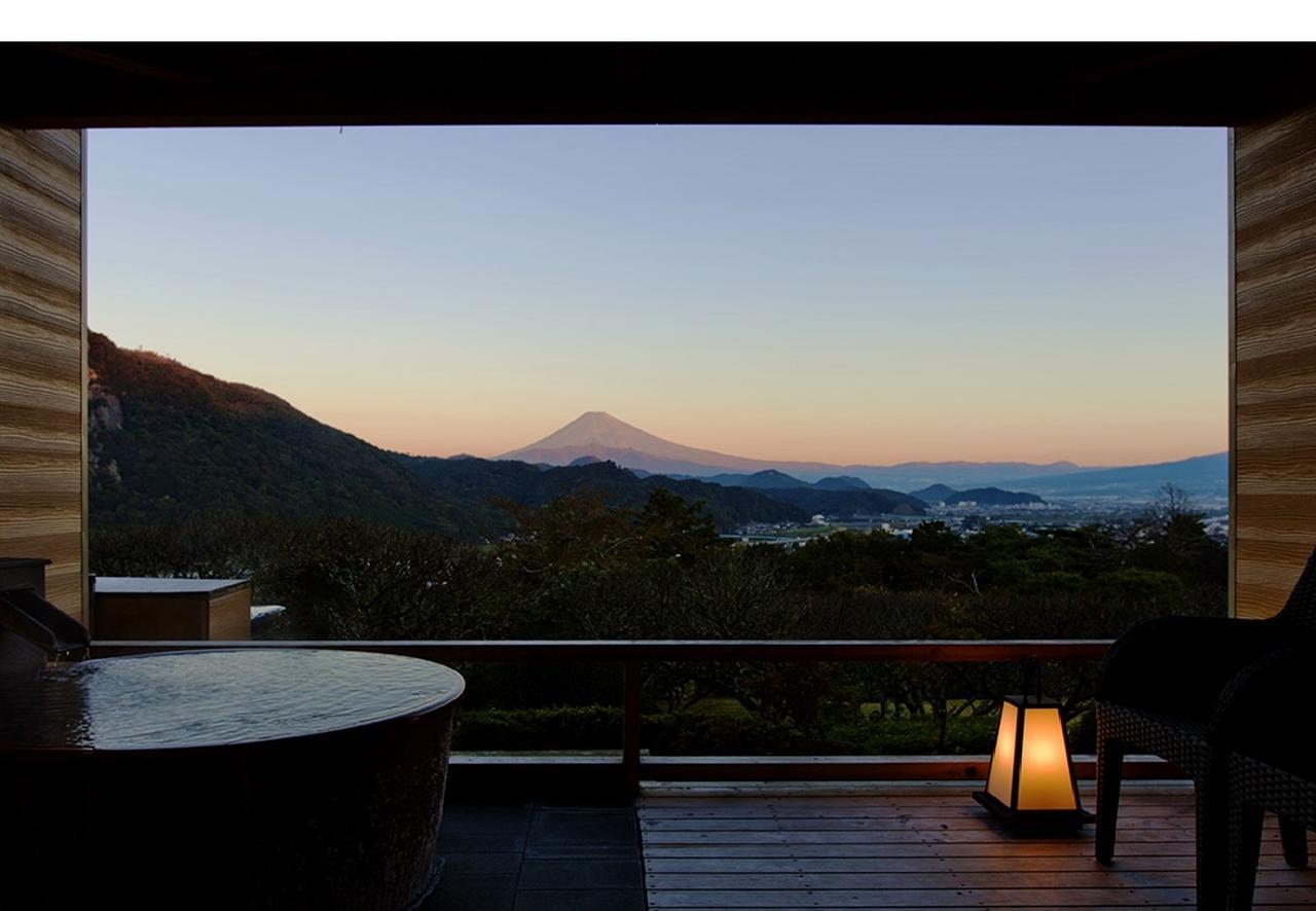 Ohito Hotel Izunokuni Buitenkant foto